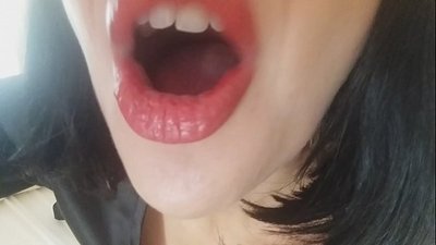 Жаным, өгөй апаң сени бүгүн мектепке киргизбейт... Сен мага абдан керексиң...